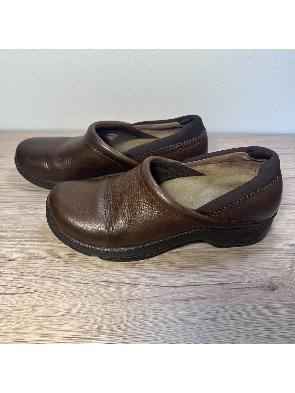 Dansko Brown Pebbled Leather 39 Clogs Slip On USA 8.5-9